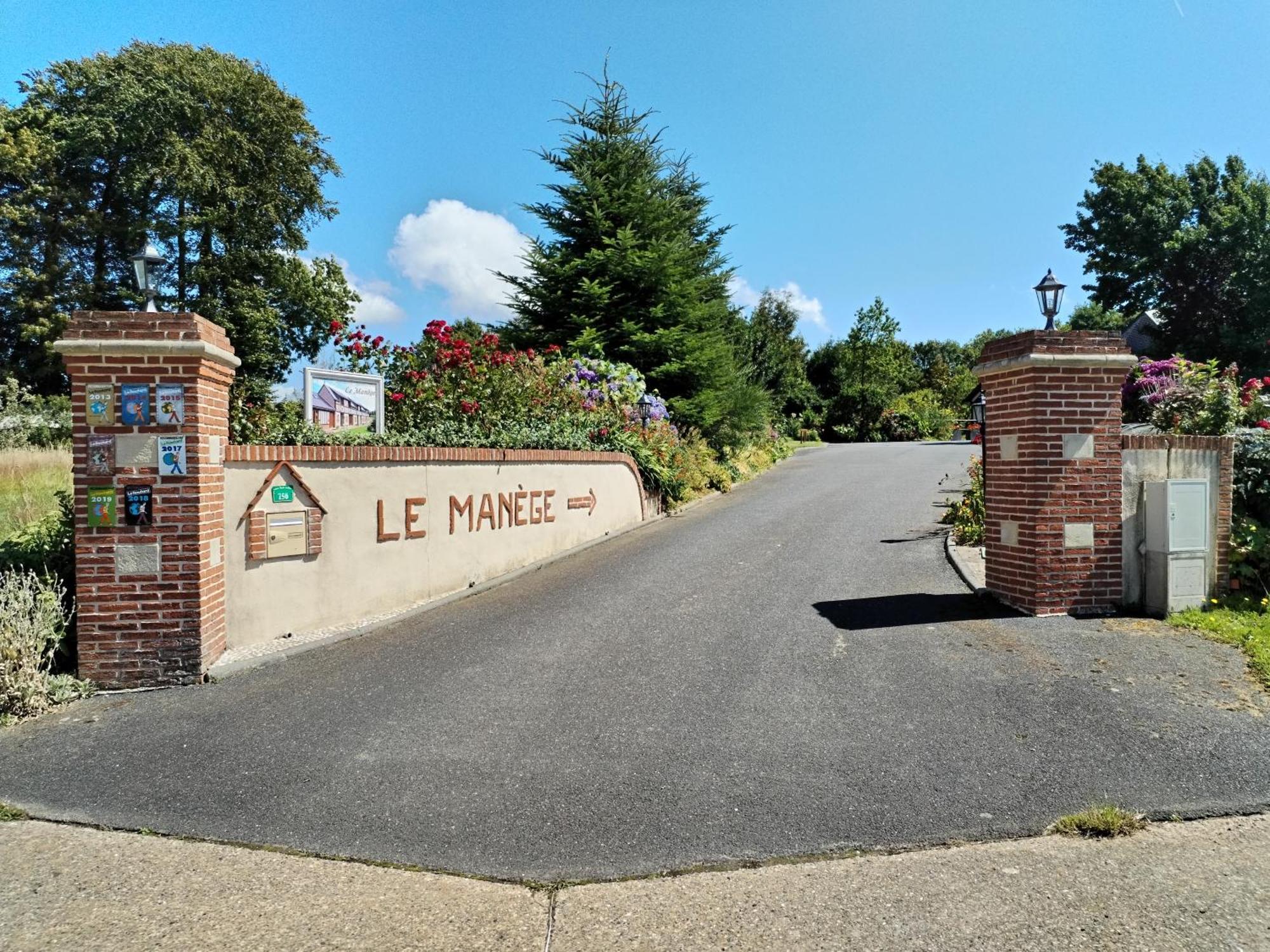 Hotel Le Manege Gite L'Eglise Sainte-Marie-au-Bosc Exterior foto
